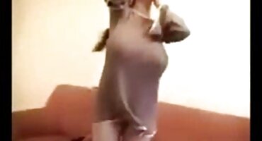 sex bao cao su Người phụ nữ mũm sex sinh viên mĩm loại bỏ tits.